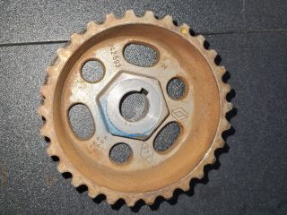 bontott DACIA DUSTER Nagynyomású Szivattyú Bordáskerék / Lánckerék