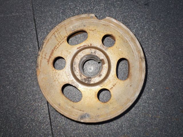 bontott DACIA DUSTER Nagynyomású Szivattyú Bordáskerék / Lánckerék