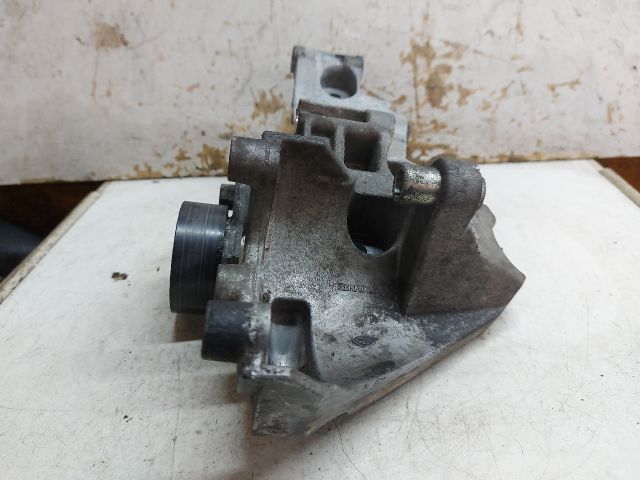 bontott DACIA DUSTER Szervó Tartó Bak Szíjfeszítővel