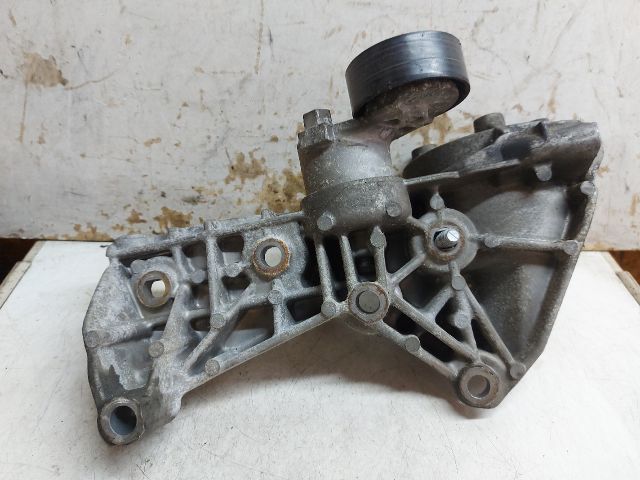 bontott DACIA DUSTER Szervó Tartó Bak Szíjfeszítővel