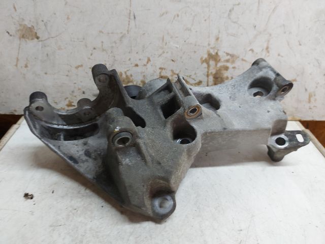 bontott DACIA DUSTER Szervó Tartó Bak Szíjfeszítővel