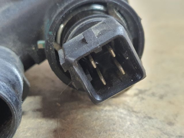 bontott DACIA DUSTER Termosztátház