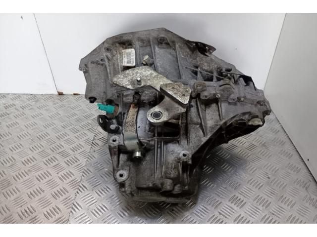 bontott DACIA DUSTER Váltó (Mechanikus)