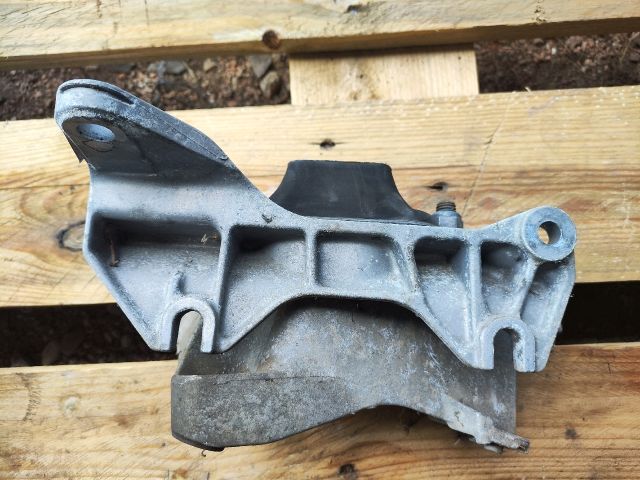 bontott DACIA DUSTER Váltó Tartó Bak (Pozíciófüggetlen)