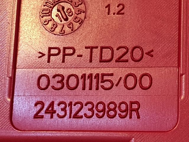 bontott DACIA DUSTER Biztosítéktábla Motortér