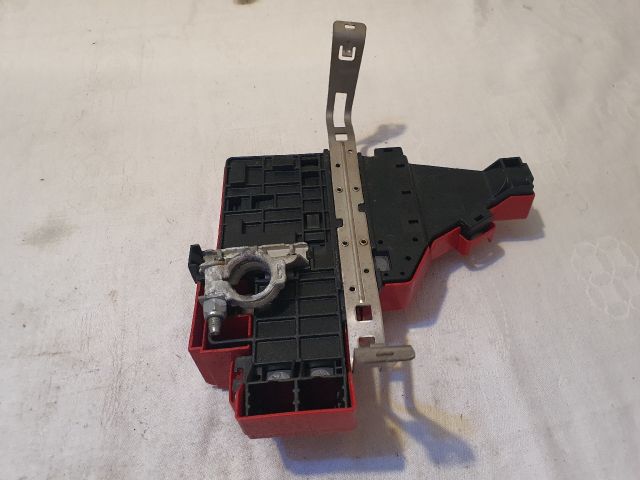 bontott DACIA DUSTER Biztosítéktábla Motortér