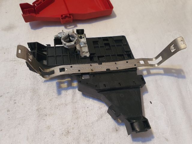 bontott DACIA DUSTER Biztosítéktábla Motortér