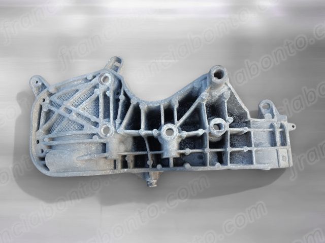 bontott DACIA DUSTER Generátor Tartó Bak