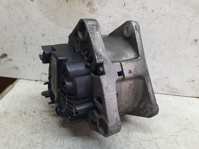 bontott DACIA DUSTER Generátor