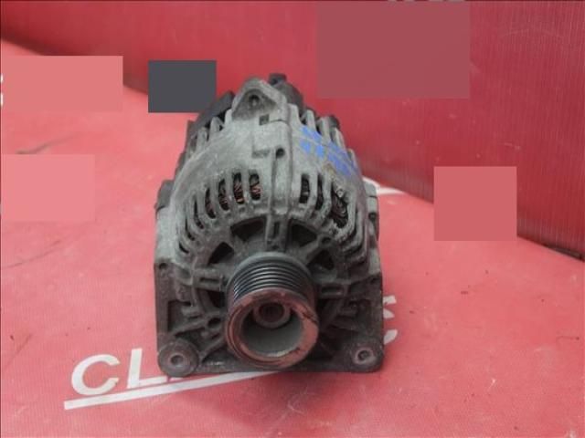 bontott DACIA DUSTER Generátor