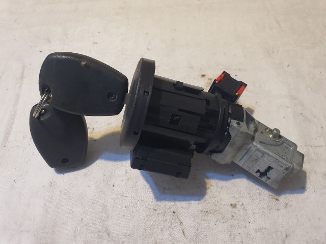 bontott DACIA DUSTER Gyújtáskapcsoló Házzal