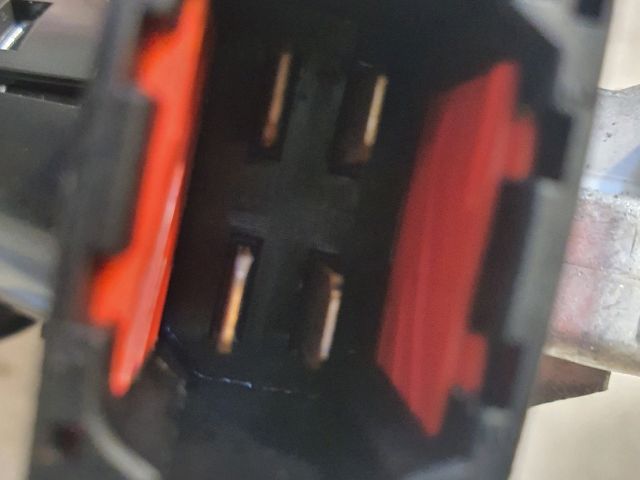 bontott DACIA DUSTER Gyújtáskapcsoló Házzal