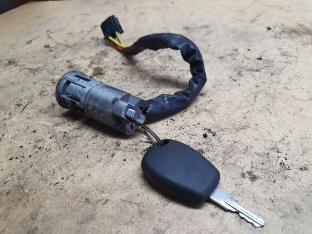 bontott DACIA DUSTER Gyújtáskapcsoló