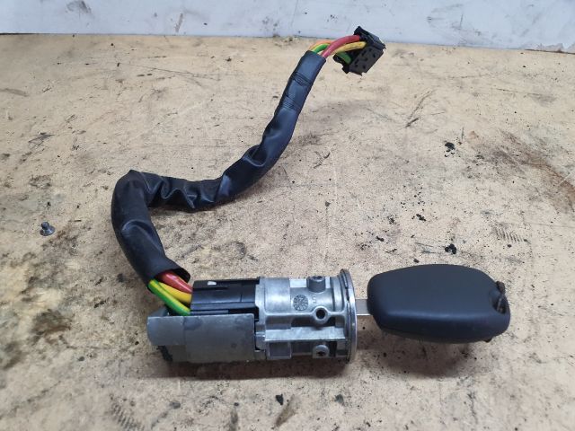 bontott DACIA DUSTER Gyújtáskapcsoló