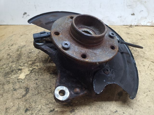 bontott DACIA DUSTER Bal első Kerékagy