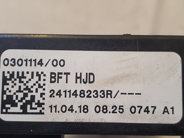 bontott DACIA DUSTER Biztosítéktábla Motortér