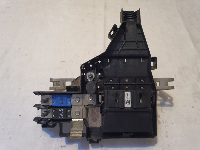 bontott DACIA DUSTER Biztosítéktábla Motortér