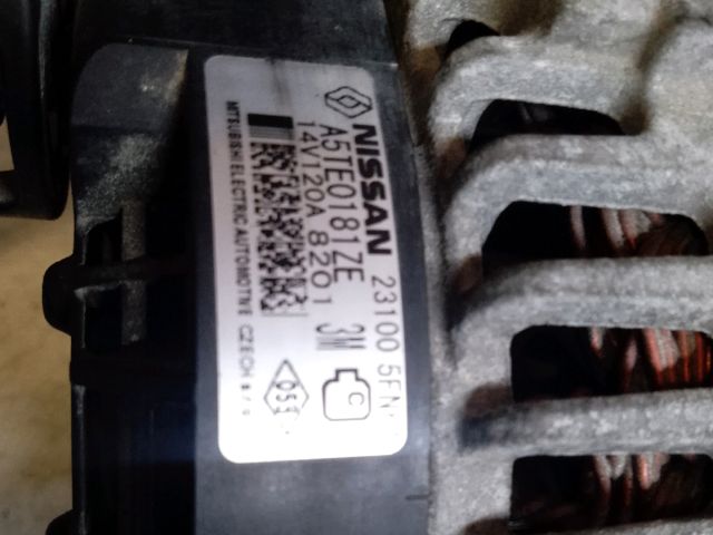 bontott DACIA DUSTER Generátor