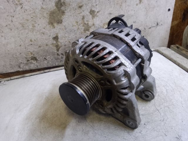 bontott DACIA DUSTER Generátor