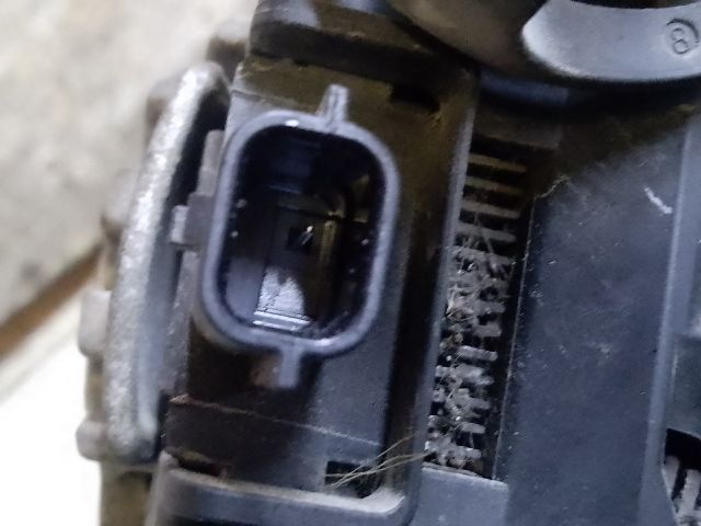 bontott DACIA DUSTER Generátor