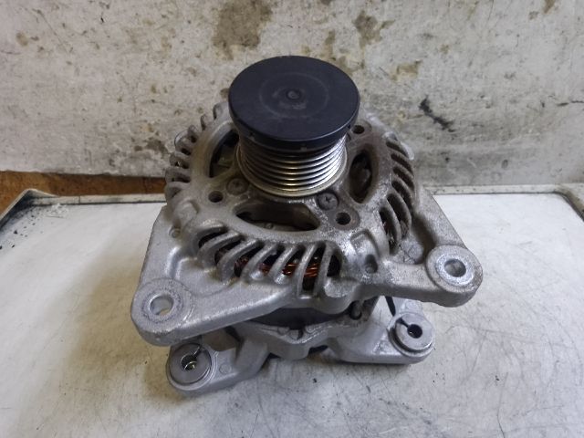 bontott DACIA DUSTER Generátor