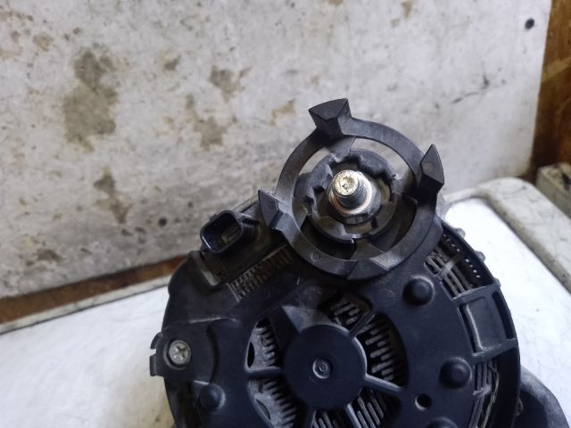 bontott DACIA DUSTER Generátor