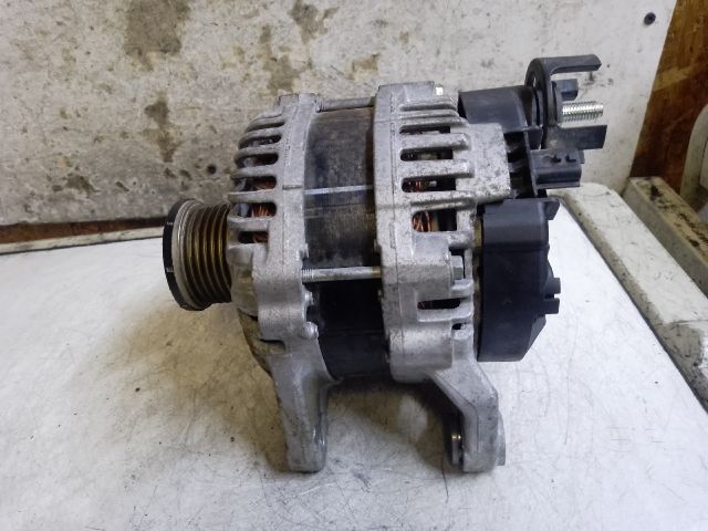 bontott DACIA DUSTER Generátor