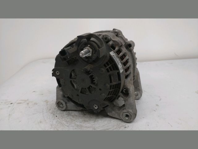 bontott DACIA DUSTER Generátor