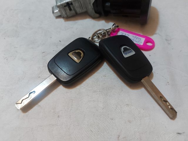 bontott DACIA DUSTER Gyújtáskapcsoló Házzal