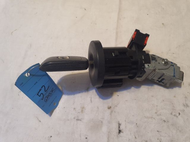 bontott DACIA DUSTER Gyújtáskapcsoló Házzal