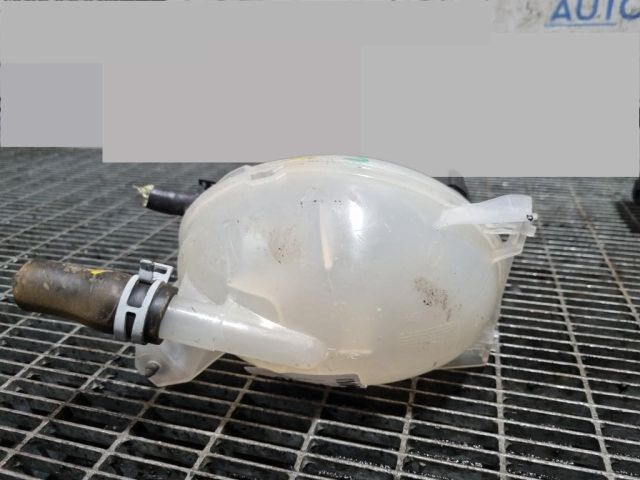 bontott DACIA DUSTER Kiegyenlítő Tartály