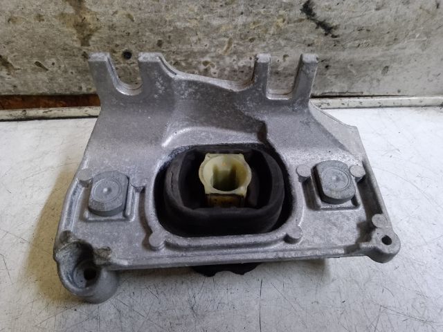 bontott DACIA DUSTER Motor Tartó Bak (Fém)