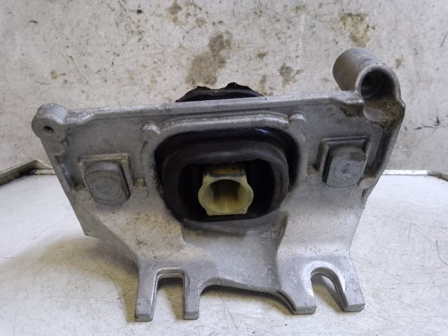 bontott DACIA DUSTER Motor Tartó Bak (Fém)