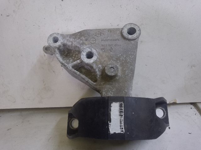 bontott DACIA DUSTER Motor Tartó Bak Jobb