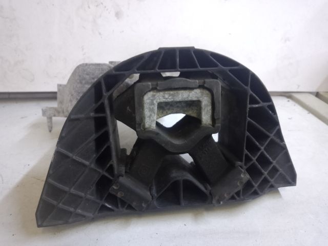 bontott DACIA DUSTER Motor Tartó Bak Jobb