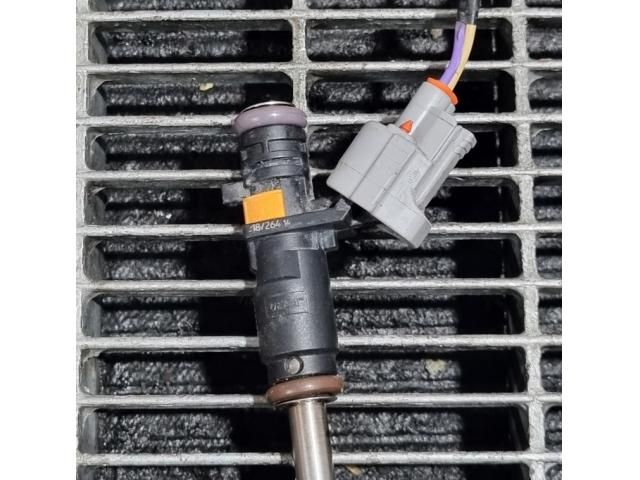 bontott DACIA DUSTER Porlasztó (1 db)