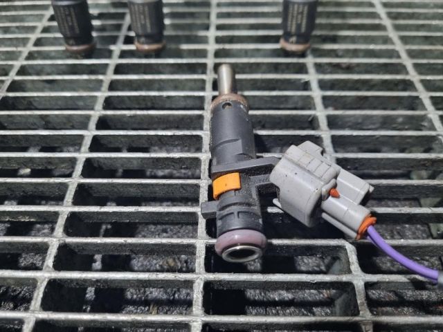 bontott DACIA DUSTER Porlasztó (1 db)