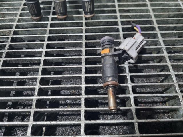 bontott DACIA DUSTER Porlasztó (1 db)