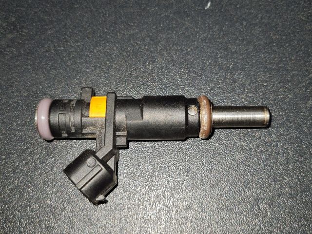 bontott DACIA DUSTER Porlasztó (1 db)