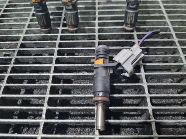 bontott DACIA DUSTER Porlasztó (1 db)