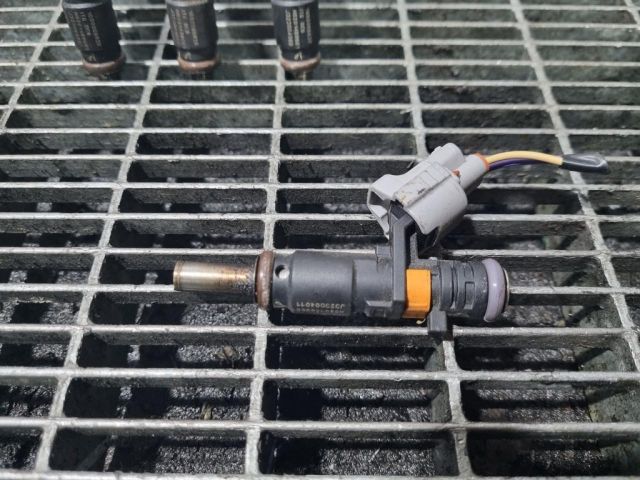 bontott DACIA DUSTER Porlasztó (1 db)