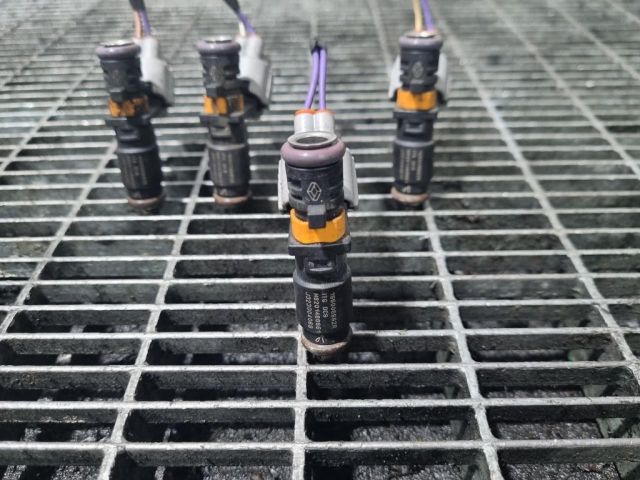 bontott DACIA DUSTER Porlasztó (1 db)