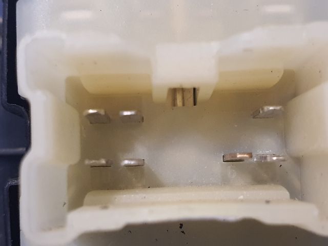 bontott DACIA DUSTER Ablakemelő Kapcsoló Négyes / Kettes