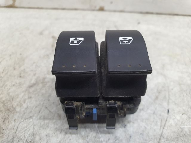 bontott DACIA DUSTER Ablakemelő Kapcsoló Négyes / Kettes