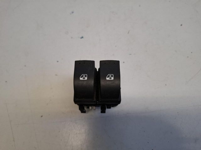 bontott DACIA DUSTER Ablakemelő Kapcsoló (Pozíciófüggetlen)