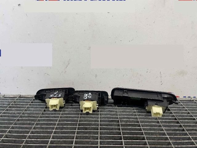 bontott DACIA DUSTER Ablakemelő Kapcsoló Szett