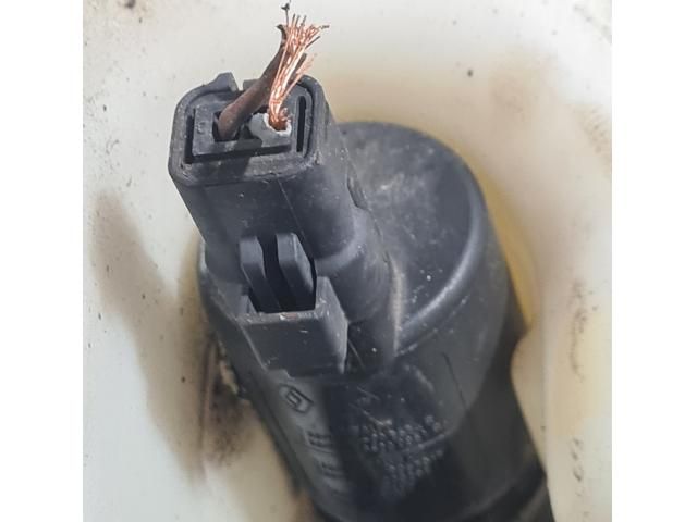 bontott DACIA DUSTER Ablakmosó Tartály