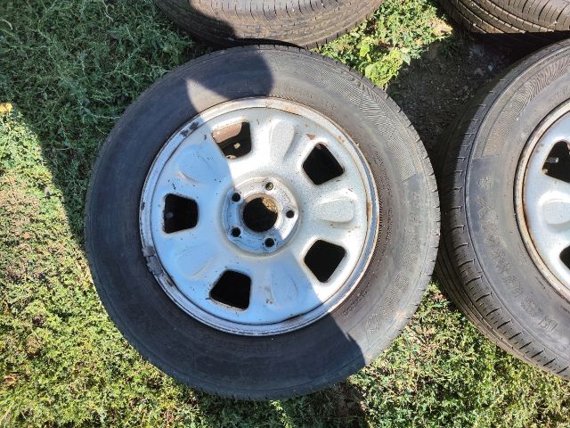 bontott DACIA DUSTER Acélfelni Szett Gumival