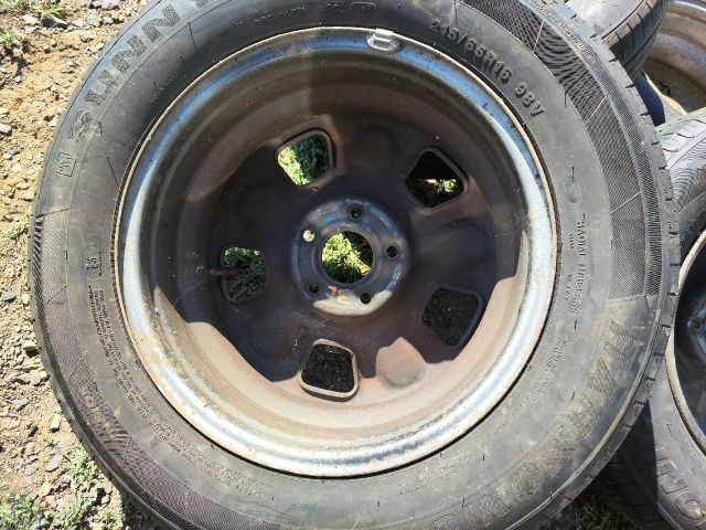 bontott DACIA DUSTER Acélfelni Szett Gumival