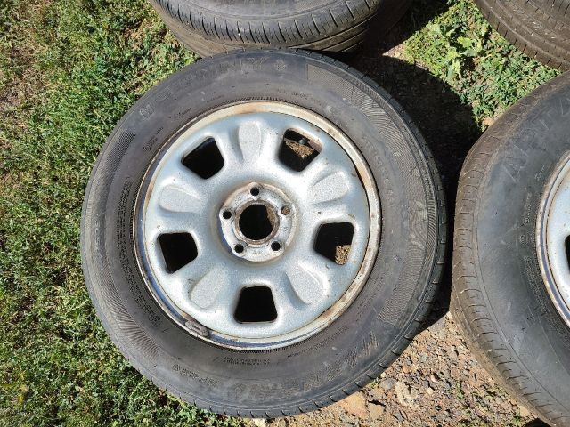 bontott DACIA DUSTER Acélfelni Szett Gumival